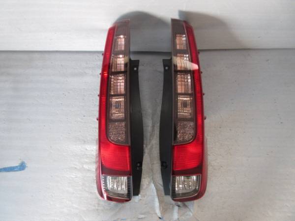 商売の神様 ノア/エスクァイア ZRR80/ZWR80 LED 左右テールライト KOITO 28-231(Y