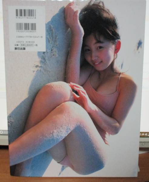 遠泳 飯田里穂 写真集 あ行 売買されたオークション情報 Yahooの商品情報をアーカイブ公開 オークファン Aucfan Com