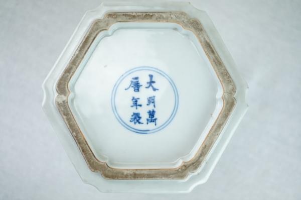 大明萬歴年製 人物文 壺 中国古玩陶磁 中国美術 古物骨董 入れ物 陶器