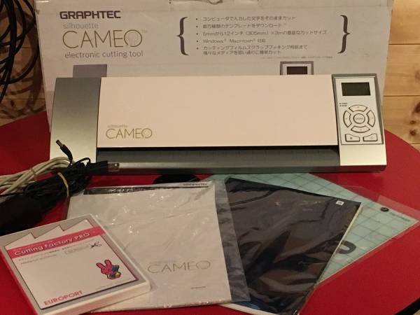 GRAPHTEC グラフテック - 小型カッティングマシン CAMEO カッティング