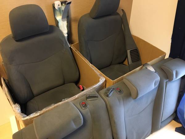 30プリウス　純正シート　中古良品　前後フルセット　1台分　070内装色グレーより取り外し（前期）_1