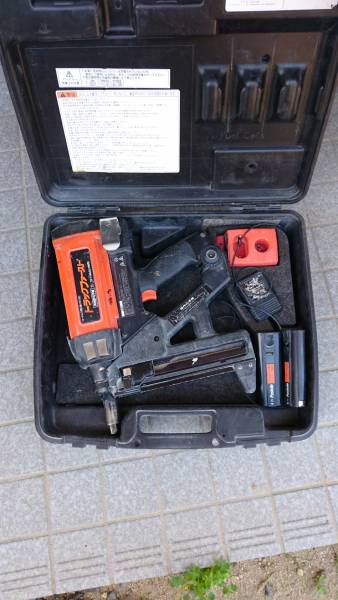 トラックファースト コードレスガス銃_1