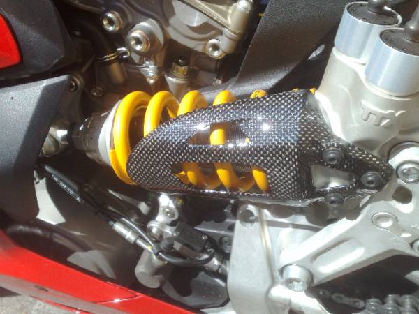 899/959/1199/1299 パニガーレ 綾織カーボンリアサスガード　　☆DUCATI /Panigale☆リアショックカバー