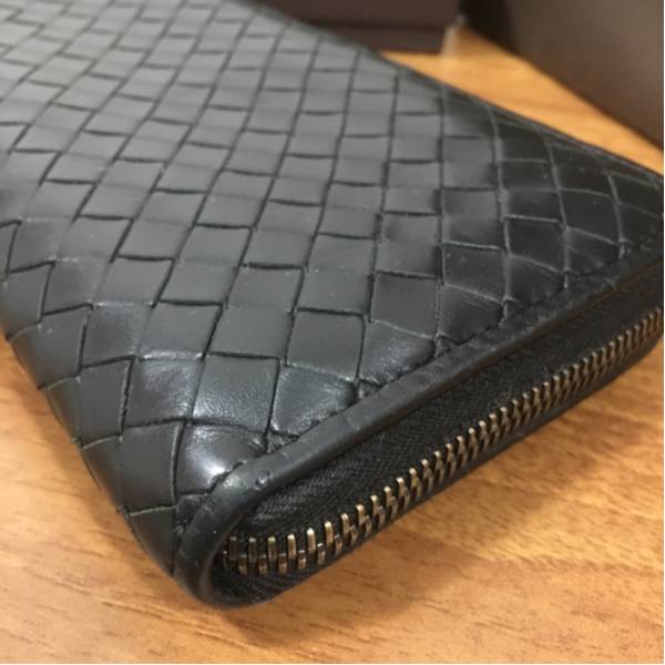 ボッテガヴェネタ イントレ ブラック 長財布 美品 タグ有り 美品 新タグ ボッテガヴェネタ イントレ 長財布 ラウンド ブラック 黒