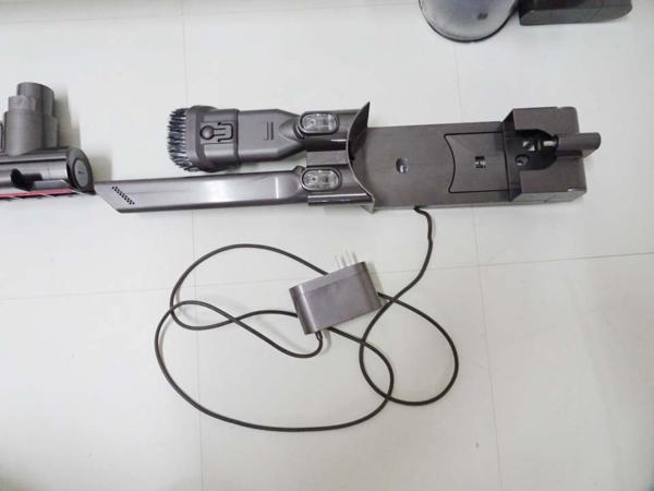 Dyson DC62 ダイソン サイクロン式 コードレスクリーナー ダイソン