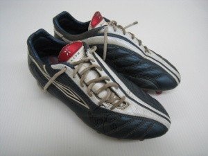 元スペイン代表　リバプール　ルイス・ガルシア　実使用直筆サイン入りスパイク