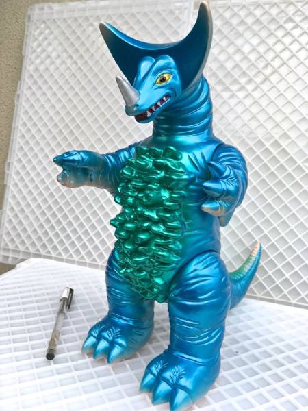ジャイアント ゴモラ ハワイ色 メタリックブルー 復刻 ブルマァクの