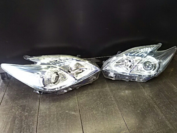 トヨタ 30系 プリウス前期 ヘッドライト 左右セット 売り切り と*ん様