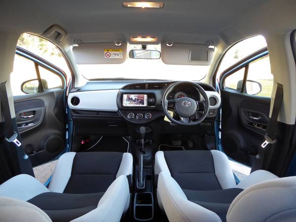 ★27年式★ヴィッツ★Fスマート!!★ナビ★4WD★車検2年付き♪_6