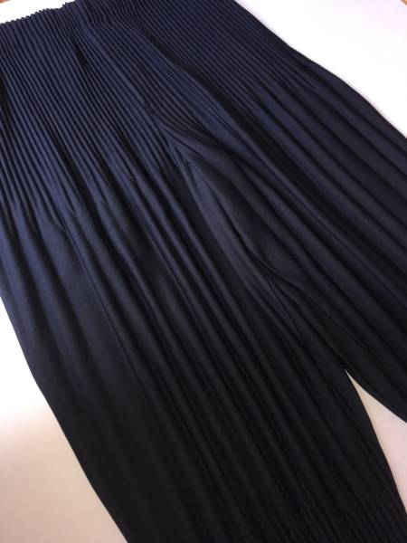 ISSEY MIYAKE HOMME PLISSE プリーツパンツ ネイビー 1 【公式通販】