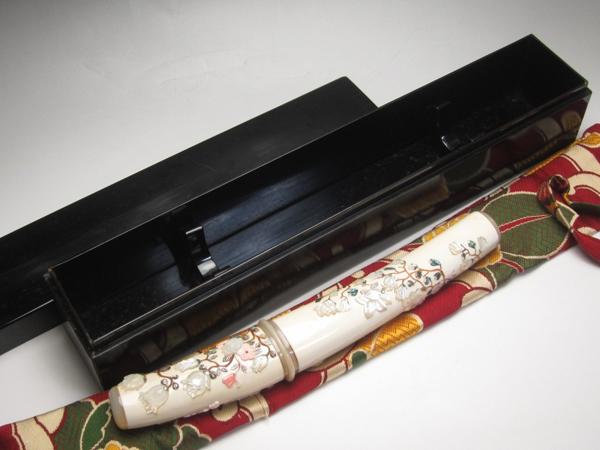 【集】072206超美品 本象牙ナイフ 螺細珊瑚芝山象嵌 花鳥文細工 二重箱_2