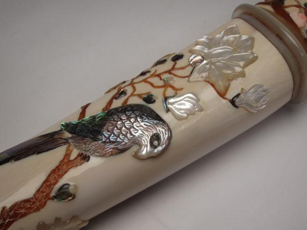 【集】072206超美品 本象牙ナイフ 螺細珊瑚芝山象嵌 花鳥文細工 二重箱_5