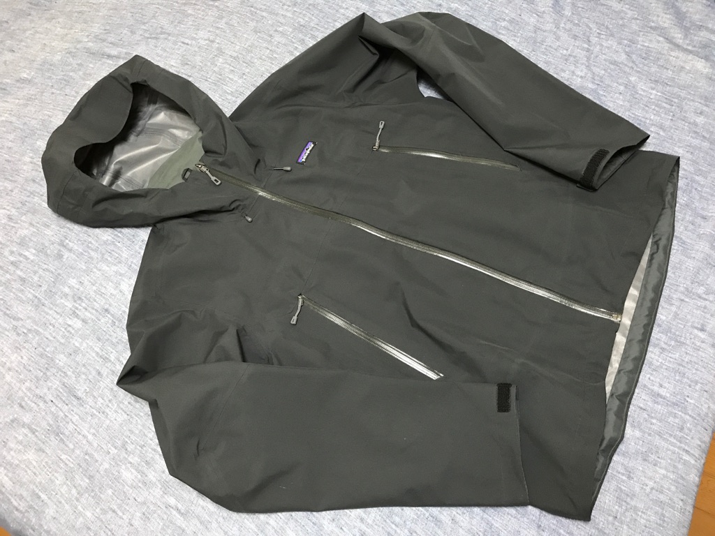 Patagonia メンズ・クラウド・リッジ・ジャケット size:M 数回着用のみの新品同様品 黒 即決あり 定価:32，400円 パタゴニア大崎店購入品
