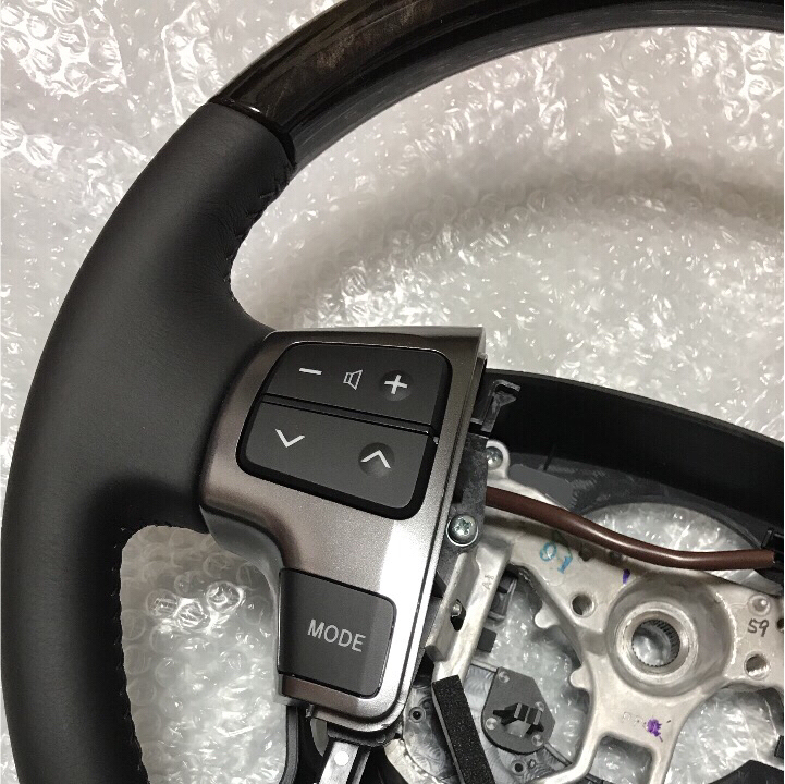 ハイエース200系4型新車外しステアリング (ダークプライムセレクション)