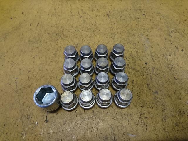 ワタナベ用ナット　P1.25　16個アダプター付ジャンク品