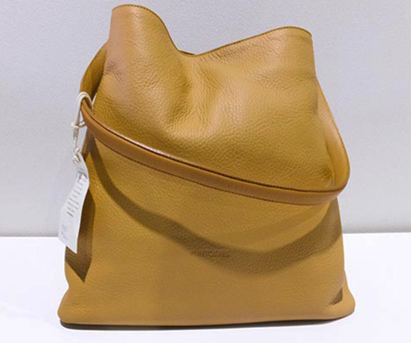 1円　新品　PUNTOTRES　バッグ　ショルダー　キャメル　スペイン産　カターニャ　子羊　●バッグS