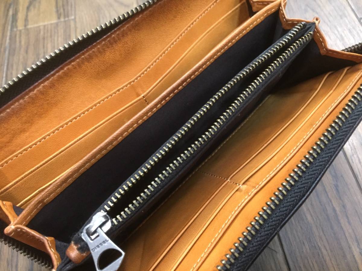 ディーゼルのクロコダイル型押しラウンドファスナー長財布 メンズ 長