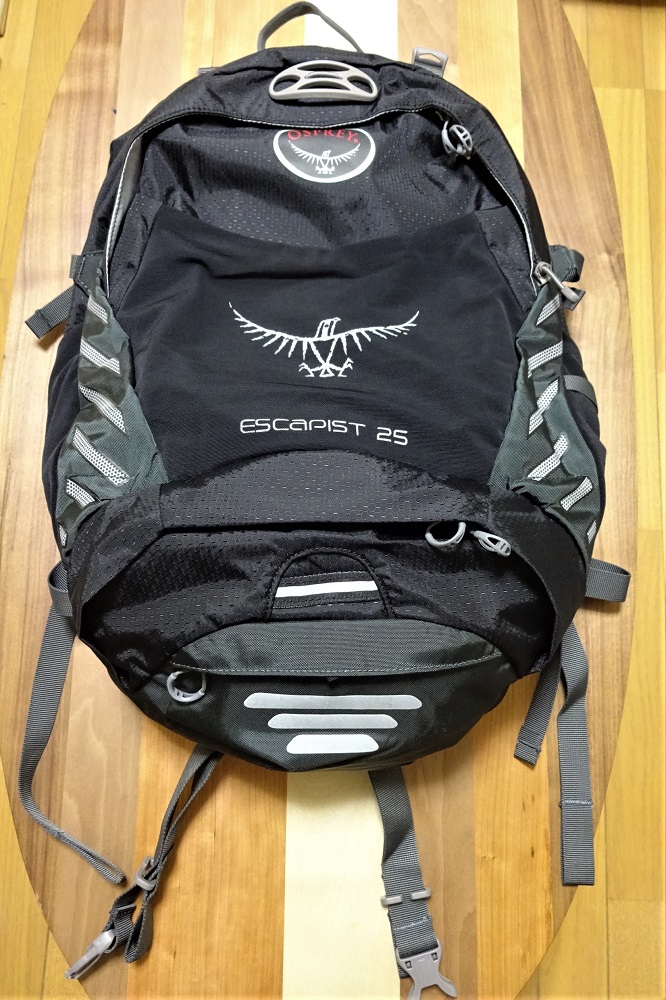 未使用品 OSPREY リュック エスカピスト25 黒 23L オスプレー ESCAPIST25 バックパック デイパック アウトドア トレッキング 23リットル