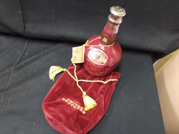 21年 赤 ロイヤルサルート SALUTE ROYAL 陶器ボトル サルート ブレン