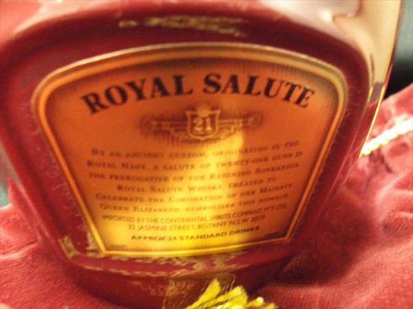 21年 赤 ロイヤルサルート SALUTE ROYAL 陶器ボトル サルート ブレン
