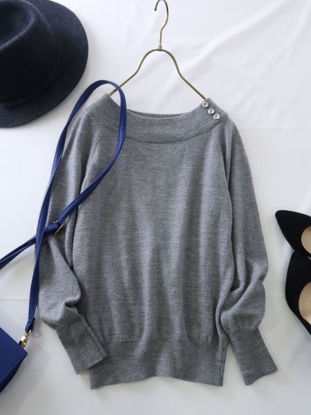 インディヴィ INDIVI☆ウール100％ お洒落なボタン付ニット☆