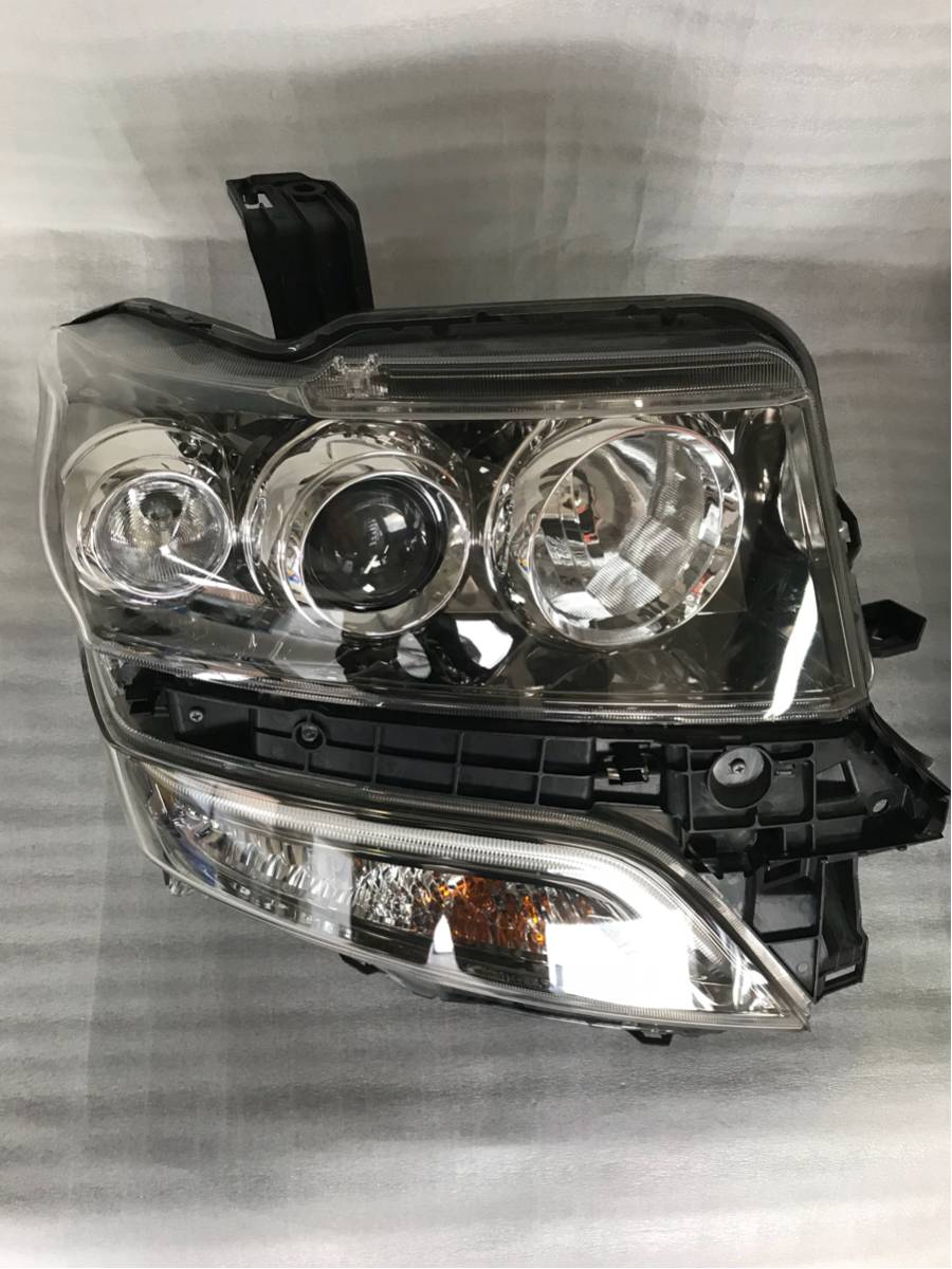① 美品 N-BOX カスタム JF1 HIDヘッドライト 左右