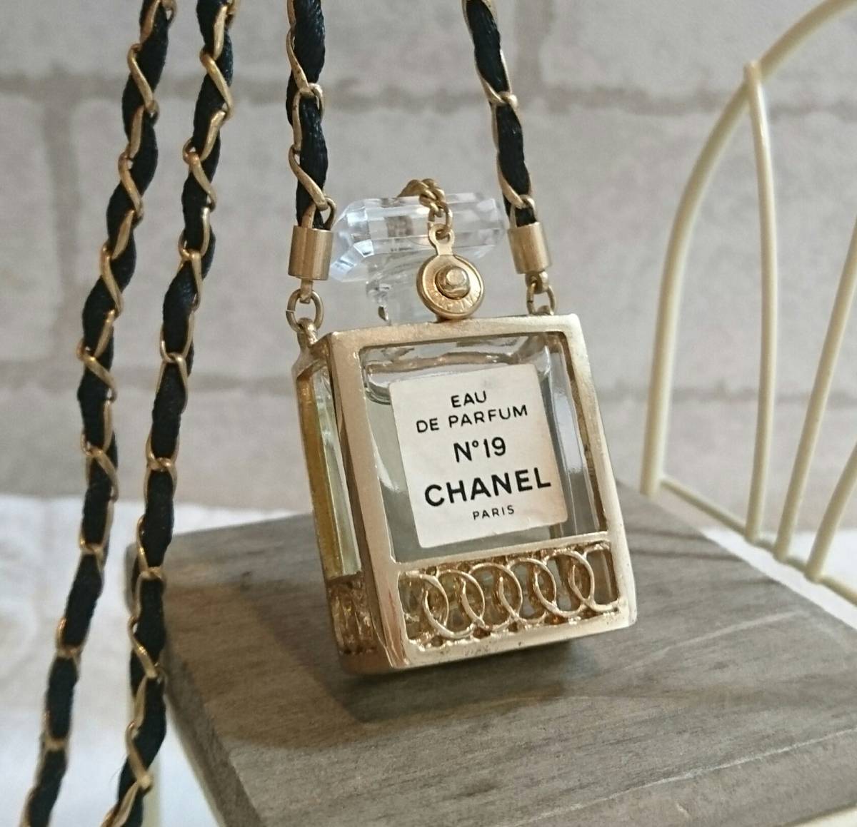 CHANEL No.19 オードパルファム ネックレス 香水 シャネル 美品 【公式