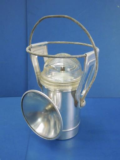 限定セール ラスト 米軍放出品 DORCO ランタン ランプ ライト 電気ランタン AK27P-M(その他)｜売買されたオークション情報、yahooの商品情報をアーカイブ公開 - オークファン 電池式、バッテリーランタン