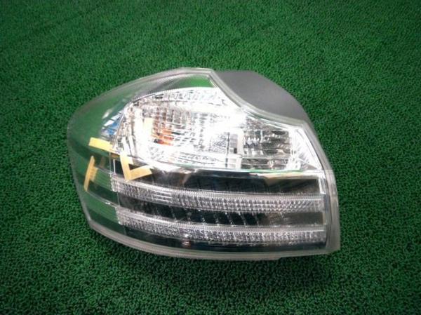 ブレイド AZE156H 左 テール ランプ 4T7 81560-12A40