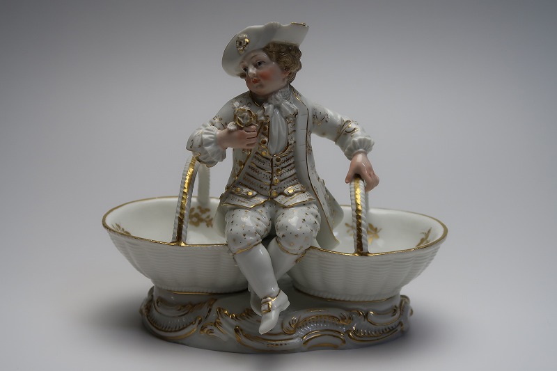 【集】111509Meissen オールドマイセン 西洋彫刻 花を持つ紳士 ヨーロッパ磁器