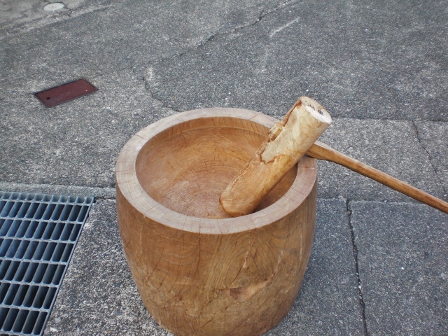 【兎】最高級品！　太鼓型　欅の臼　杵付き　餅つき ②（杵蒸籠蒸し器正月うす臼古民家イベント）