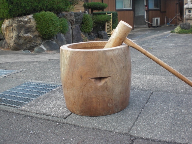 【兎】最高級品！　太鼓型　欅の臼　杵付き　餅つき ②（杵蒸籠蒸し器正月うす臼古民家イベント）