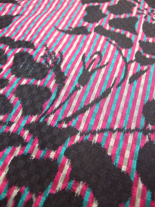 美しすぎた薔薇 年末セール乙女屋＊d190美品！大正浪漫！縞に薔薇の文様 アンティーク銘仙 八王子銘仙 (新潮文庫 く 56-1) : くわがき あゆ: 本