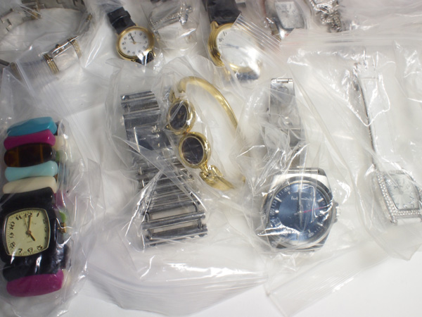 4.ジャンク クォーツ メンズ レディース 時計 11本＠600円 ポールスミス フォリフォリ フェンディ D&G セイコー アンクライン他