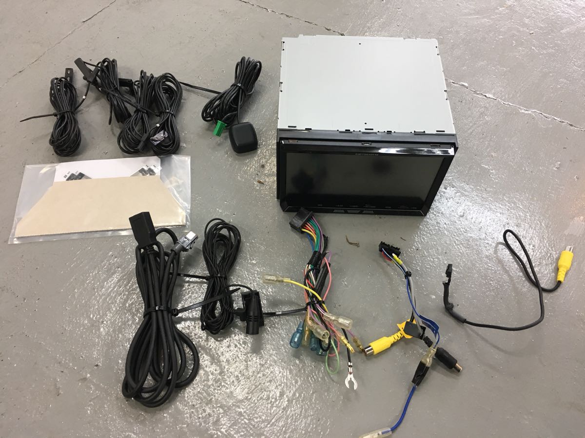 カロッツエリアAVIC-ZH07中古品、新品フイルムアンテナ付き 値下げ