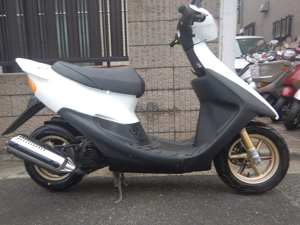 埼玉発☆ライブディオZX（白）タイヤ交換！後期型！綺麗です