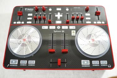 【送料無料，正規品】 VESTAX TYPHOON USB/AUDIO/MIDIコントローラー PCDJ TRAKTOR/VIRTUAL DJ(DJコントローラー)｜売買されたオークション情報、yahooの商品情報をアーカイブ公開 - オークファン DJコントローラー
