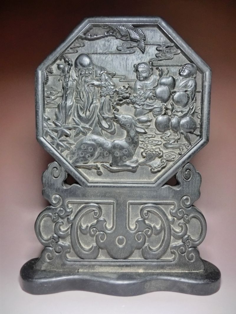 7A1374 ◇◇ 色が美しく透明度が良く、彫刻が素晴らしい翡翠装飾品