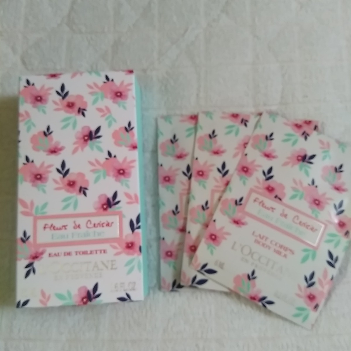 新品！送料込み！オマケ付き！ ロクシタン チェリーワンダーランド オードトワレ ボディミルクサンプルも