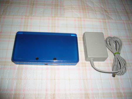 **　ニンテンドー　3DS　本体　アダプター付き　**