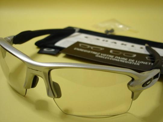 ★調光レンズ★未使用 カスタム★OAKLEY FLAK2.0XL CLEAR BLACK IRIDIUM PHOTOCHROMIC（オークリー フラック2.0XL サングラス）