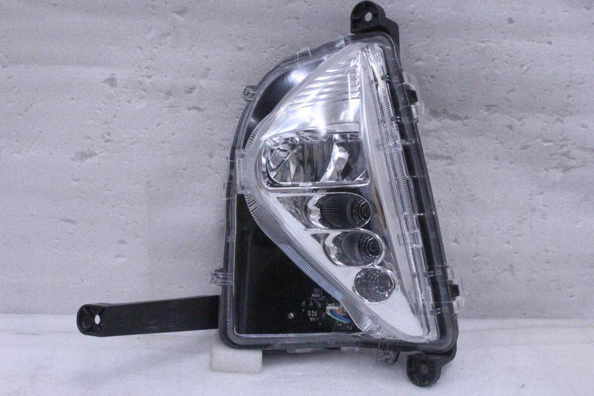 83-543☆美品☆LED ZVW50 プリウス 左フォグランプ KOITO 47-83 ASSY ZVW51
