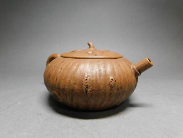 収蔵品詳細 香合 作品を知る 銘：月光に勾う「共布・共布 仁清写 作