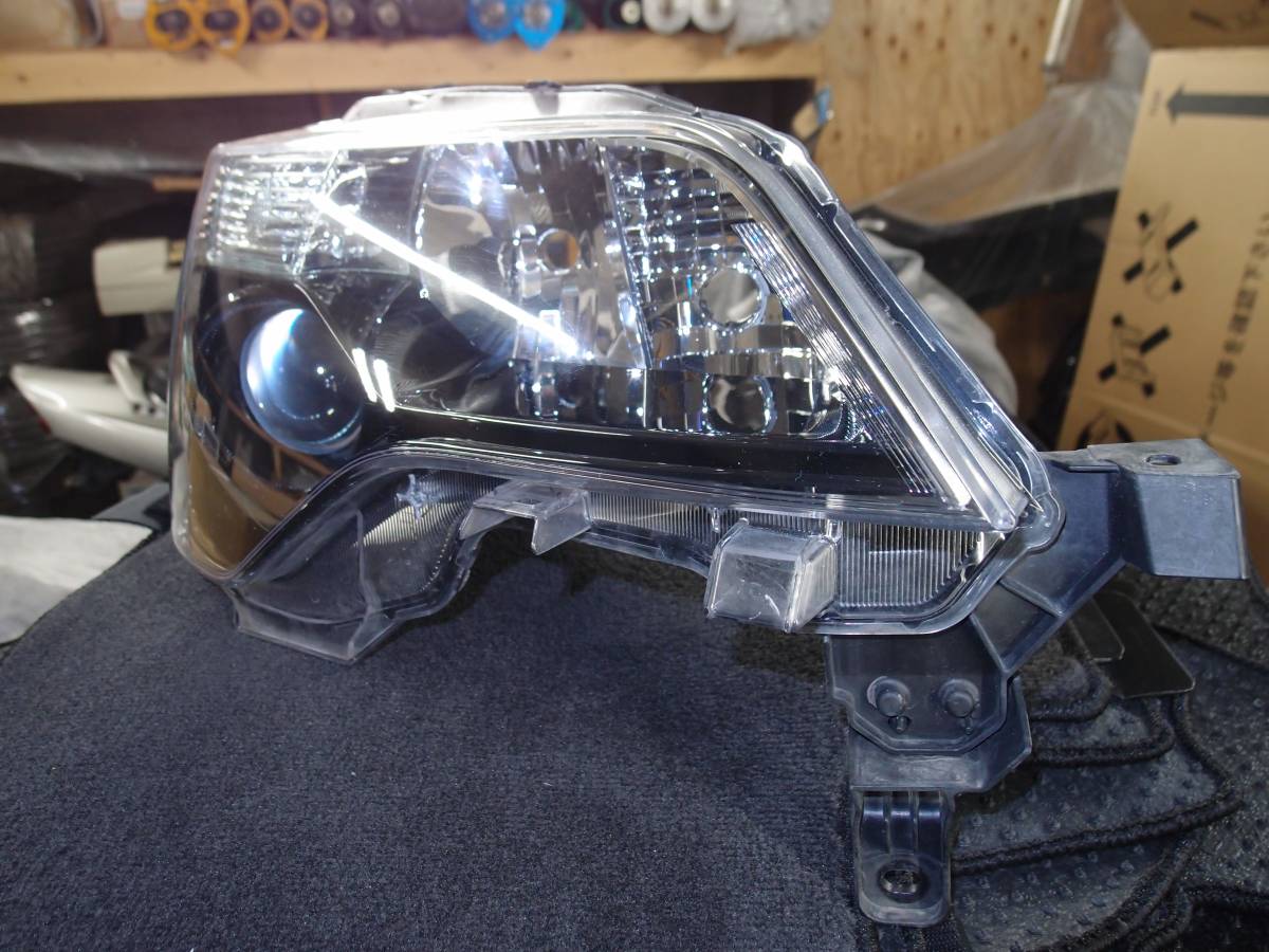 即決 HID NCP141 145 スペイド 右 ヘッドライト KOITO 52-261 純正