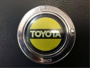 旧車 トヨタ ホーンボタン ジャンク品(ステアリング、ハンドル関連用品