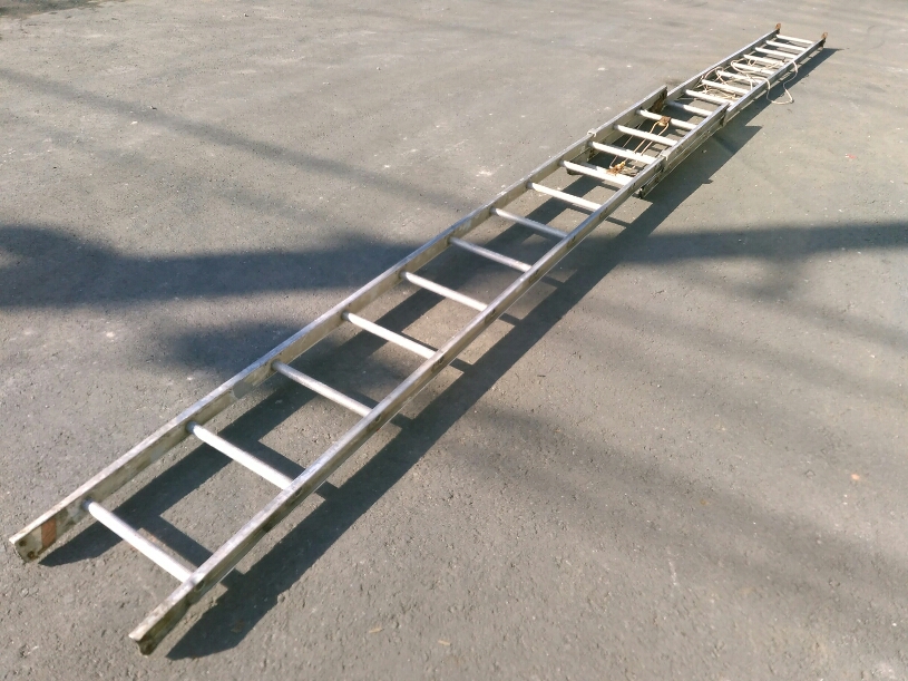 アルミ製 伸縮はしご 約4ｍ～約7ｍ位 中古格安出品