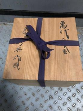 美品☆鉄製 茶釜☆ 茶器 木箱付き お茶会など 萬代屋釜 茶道具 鉄釜 箱付き 茶道具 釜師 鉄釜 共布 在銘