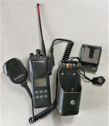 モトローラXTS3000無線機・バッテリー・UHF800-900MHzアンテナ・革製