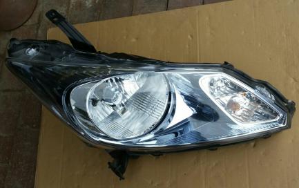 ホンダ フリード ハイブリッド GP3 ヘッドライト 右 HID