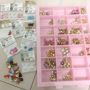 スワロフスキー ラインストーン ビーズとチャームセット 色サイズミックス ヴィンテージ多め デッドストック_1